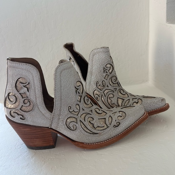 Ariat Shoes - Ariat Women's Cutout Ankle Booties in Cream